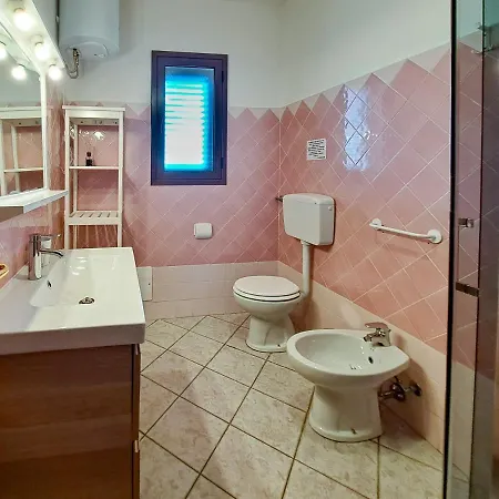 Trilocale Vicino Al Centro Di San Teodoro (Sardinia)